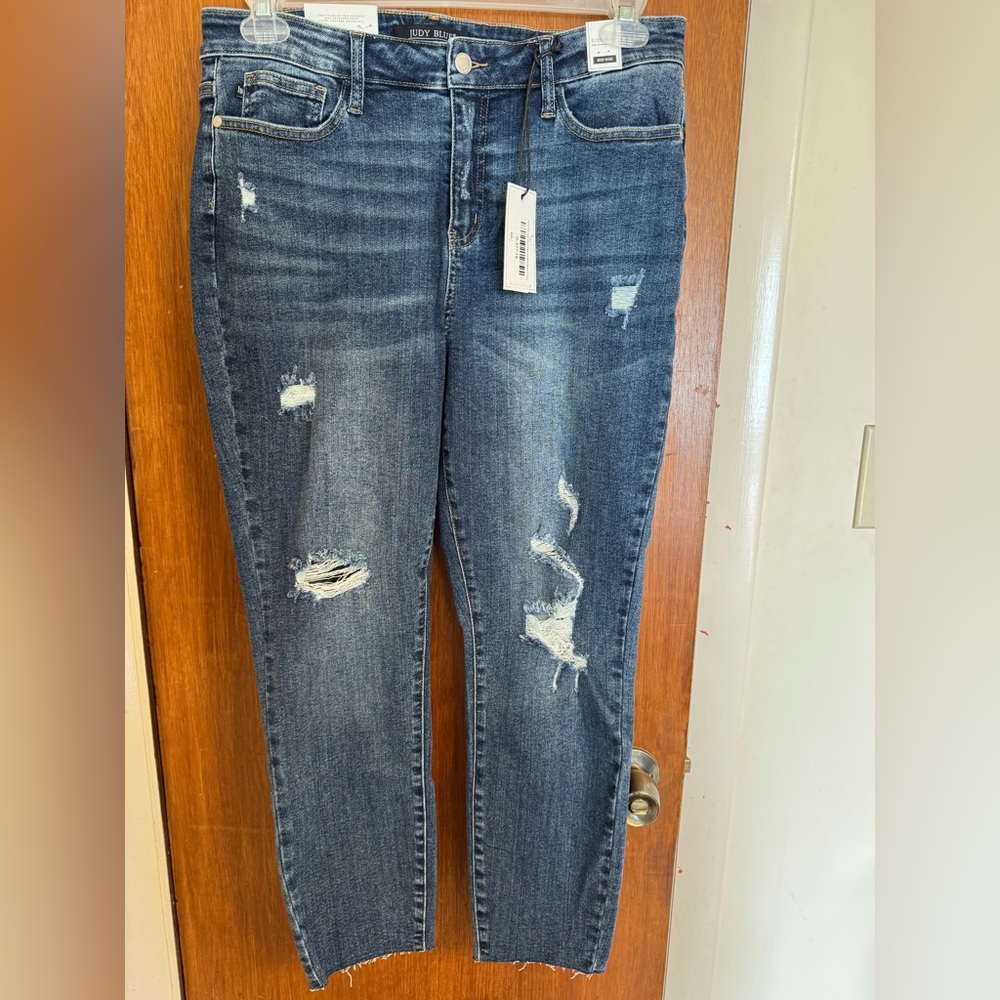 Judy Blue Ankle Cropped Distressed Blue Jeans New With Tags Size 15/32 Med Blue - Picture 13 of 15